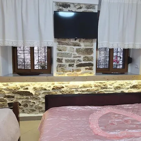 Emily Gasthuis Gjirokastër