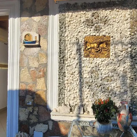 Emily 3* Gjirokastër