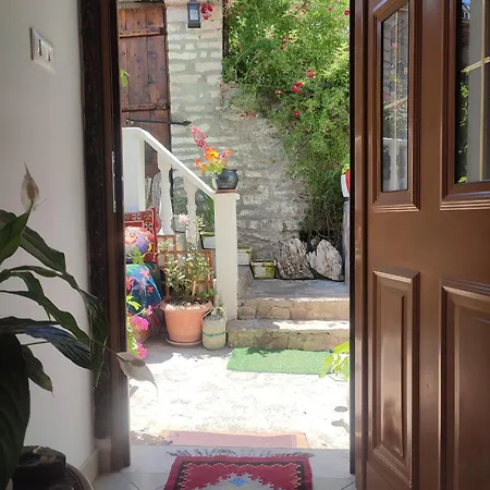 Casa de hóspedes Emily Gjirokastër