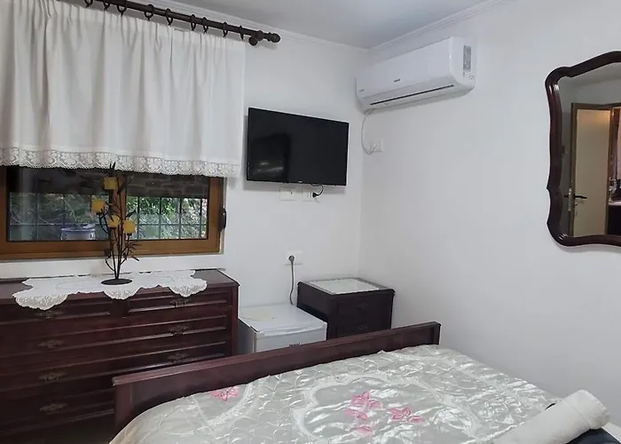 Emily Гирокастра